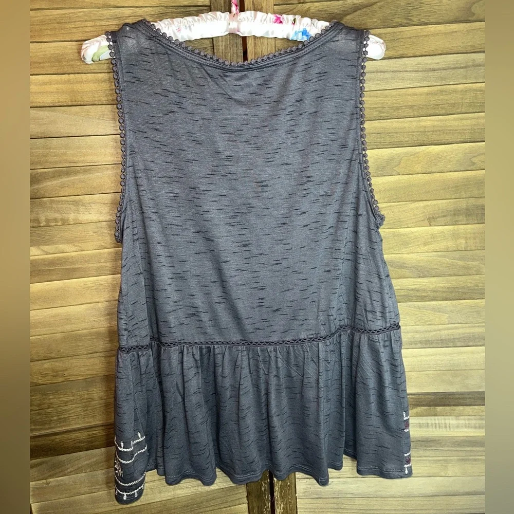 Knox Rose Womens size medium. Flowy Embroidered Gray Sleeveless Top. - Picture 3 of 7
